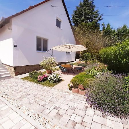 شقة Apartman Nikol تيهاني المظهر الخارجي الصورة