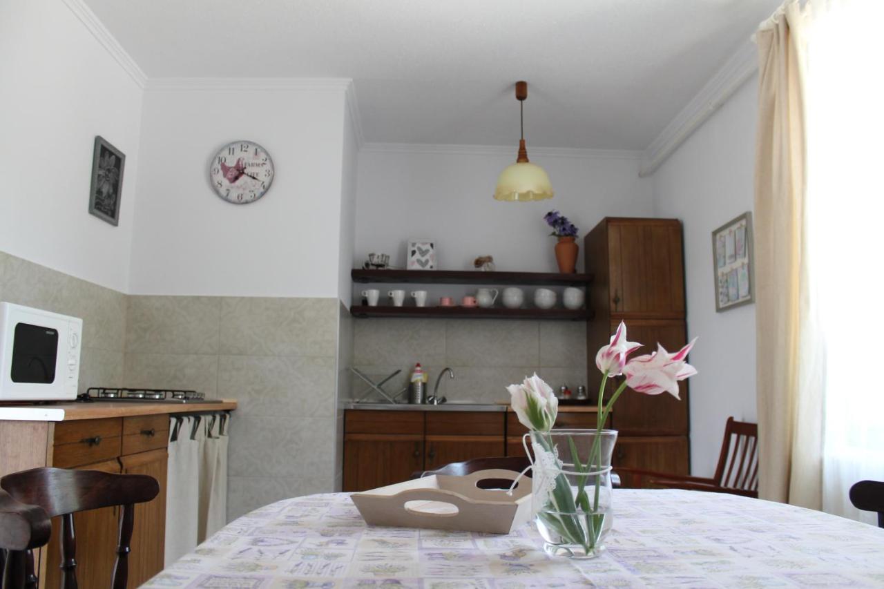 شقة Apartman Nikol تيهاني المظهر الخارجي الصورة